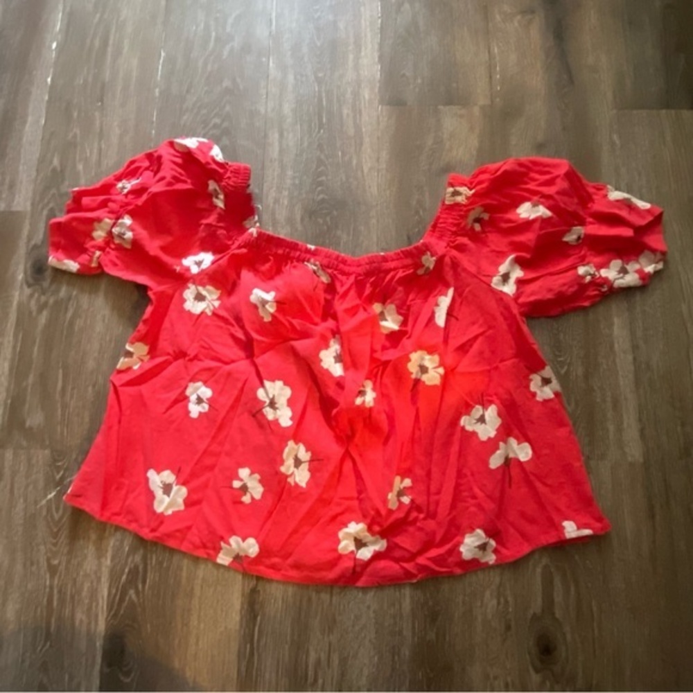 Universal Thread Shirt Women’s Size Small Crop Top Red Baby Doll New